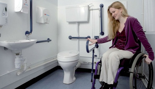 bồn cầu người khuyết tật